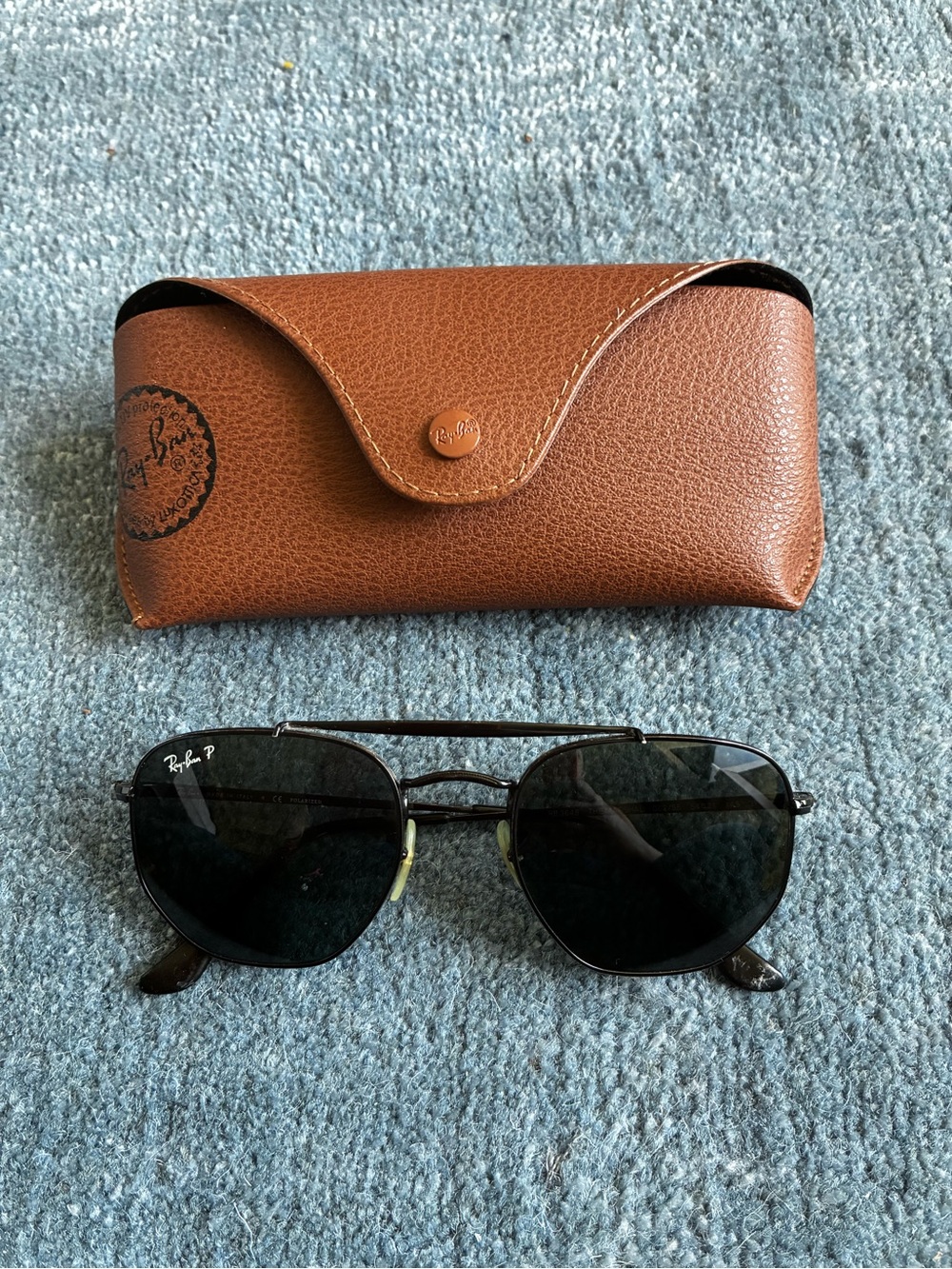Ray-Ban Black Aviator Sunglasses with Brown Case